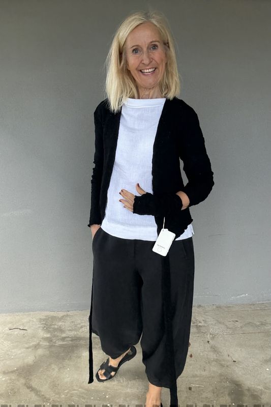 Noen linbukse 7/8 del lengde, strikk i livet bak.