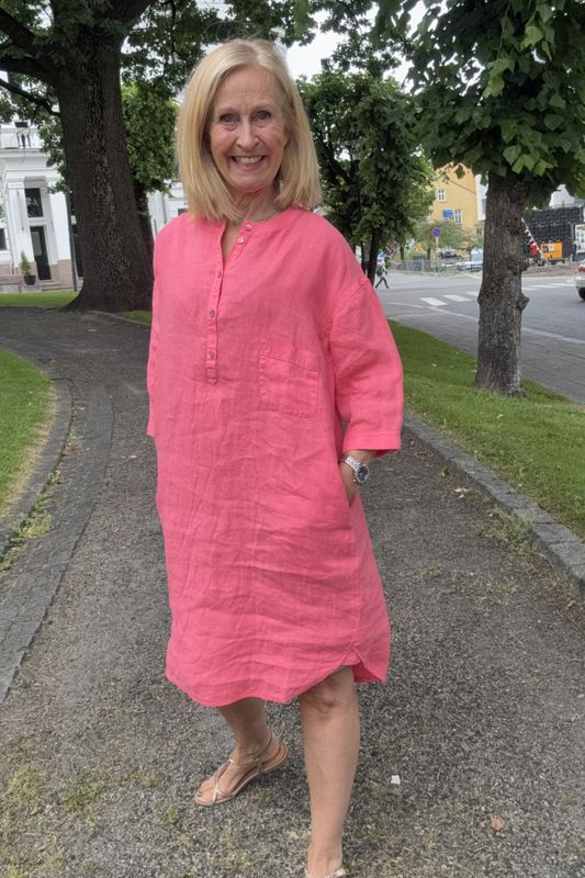 12009 By basics lin kjole i skjorte modell.
