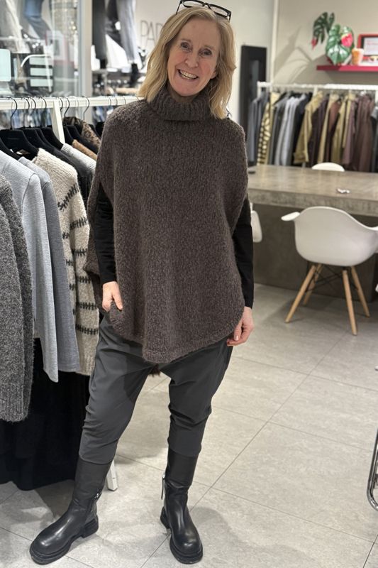 Sibin Linnebjerg strikk poncho PAZ