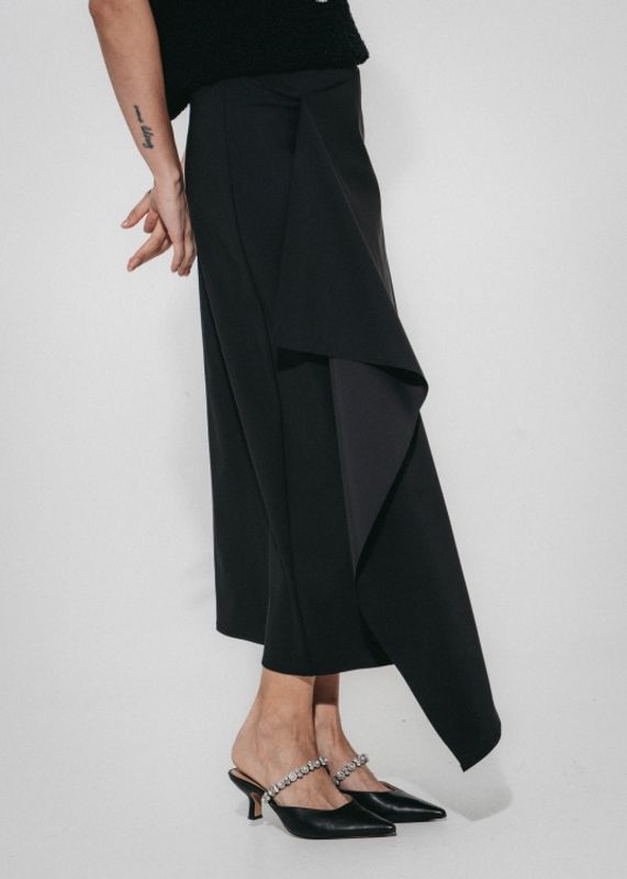 Emilia skirt i teknisk materiale fra Jane Lushka