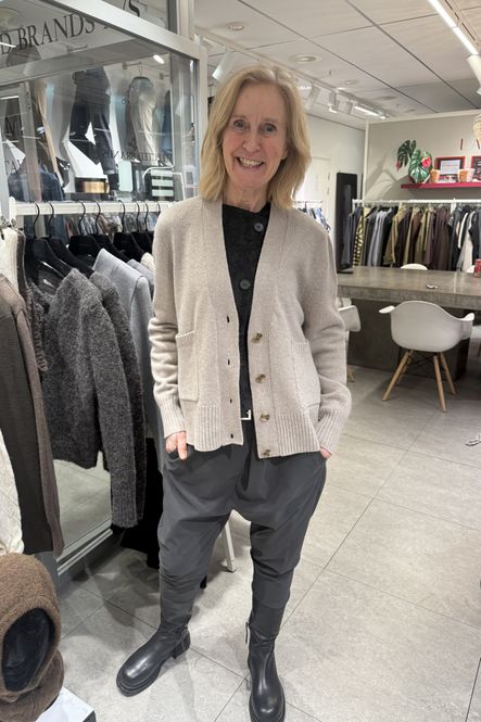 Hovedbilde CAROLE strikkjakke fra Sibin Linnebjerg